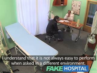 Fakehospital медсестра fucks пацієнт для отримати a еякулят зразок