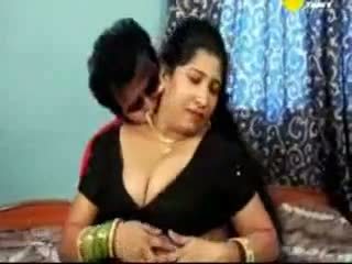 Intialainen tamil läkkäämpi aunty helvetin kanssa hänen boyfriend