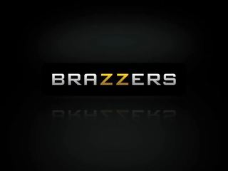 Brazzers - MILFs Like it Big - Hitching for a Scene.