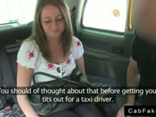 Amateur sucks riesig schwanz von fake taxi driver im öffentlich