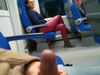 Stranger jerked e succhiare me in il treno