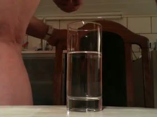 มหาศาล 6 times ใต้น้ำ น้ำแตก ใน a แก้ว ของ น้ำ !