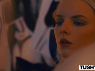 Tushy tai rocker pupytė yra completely addicted į analinis seksas