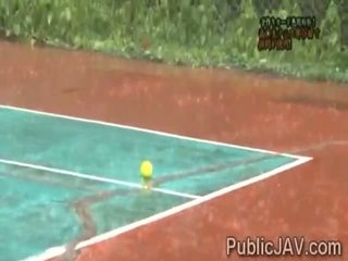 Tini japanesse tenisz játékos teased -ban front a teammates