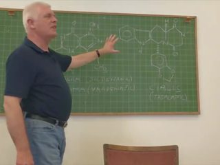 Colegiu students la dracu lor professor în clasă în față de colleagues