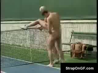 Freaky pasangan mendapatkan miang/gatal semasa tenis match dan fuck betul pada yang tenis mahkamah