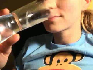 Miela mergaitė gėrimas sperma video
