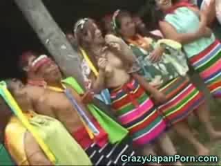 ญี่ปุ่น ใน a papuan tribe!