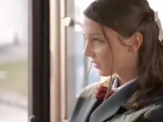 Félénk lány kap minden meztelen és szex tovább nyilvános busz