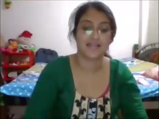 Desi Babe Getting Nude and Seducing on Webcam: Free Porn 23