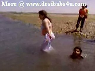 巴基斯坦 sindhi karachi aunty 裸體 river bath