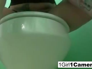 Scarlett Pain Plays with Her Camera, Free Porn d4