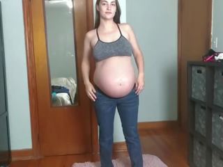 9 months प्रेग्नेंट और trying पर pre-preg क्लोदिंग