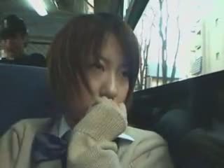 Arg koolitüdruk käperdatud sisse buss