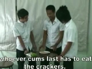 泰国 奶油小生 玩 \'cum 上 crackers\'